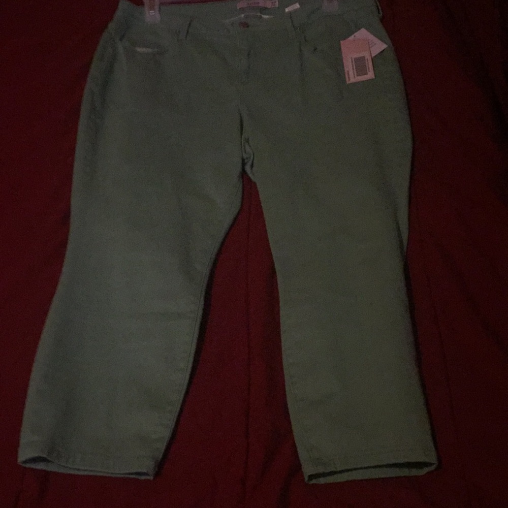 Just fab mint green jean capris, size 16W.